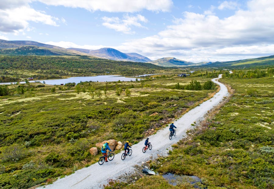 Fahrradfahrer auf dem Tour de Dovre – © Scanout.com - Mountains of Norway
