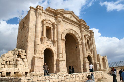Hadriansbogen in Jerash &ndash; &copy; Eberhardt TRAVEL - Patrick Fritzsche