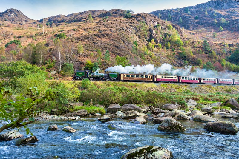 Zugfahrt mit der Welsh Highland Railway - Snowdonia - ©© Phil Bird    www.philbirdphotography.com