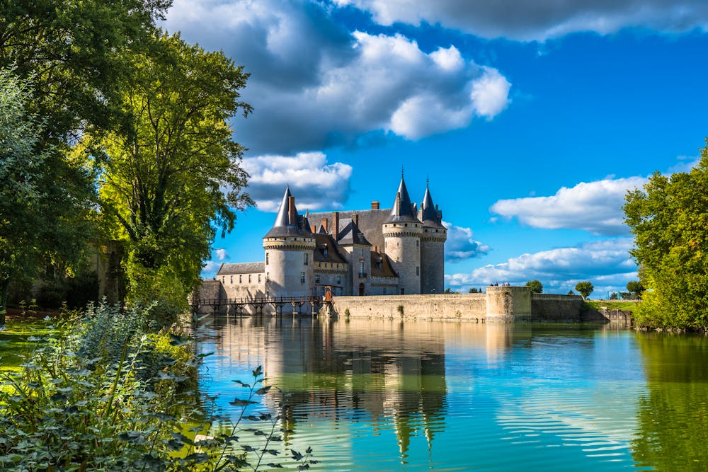 Chateau de Sully-sur-Loire &ndash; &copy; ©javarman - stock.adobe.com