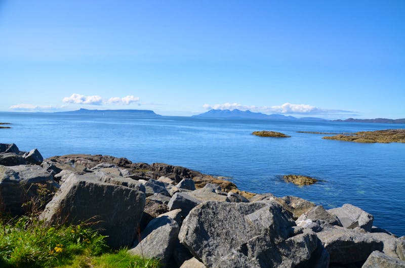Mallaig, Blick zu den Hebrideninseln Eigg und Rum - ©Konrad Füssel