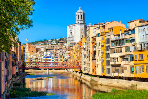 Altstadt von Girona in Katalonien &ndash; &copy; ©Boris Stroujko - stock.adobe.com