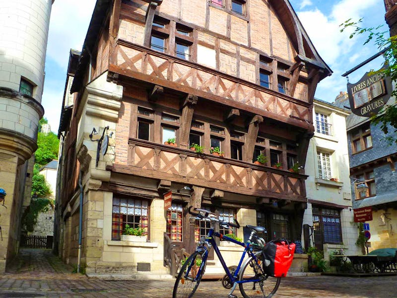 Fahhrad-Pause in Chinon zur Stadtbesichtigung - ©Betina Marinow - Eberhardt TRAVEL