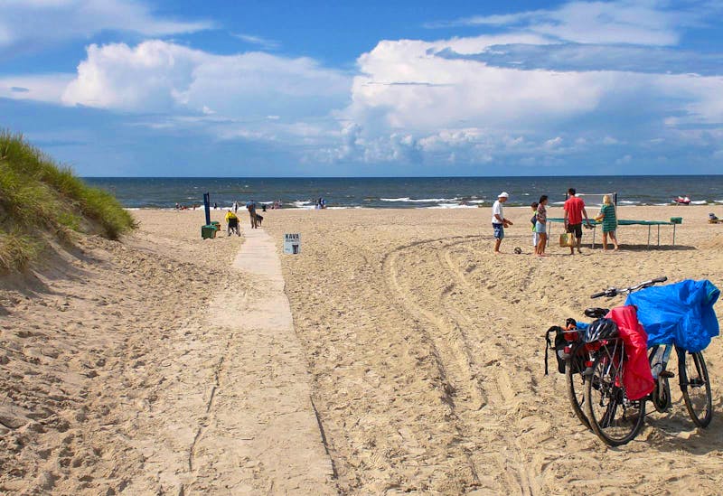Radpause am Ostsee-Strand in Litauen - ©Marcus Richter - Eberhardt TRAVEL