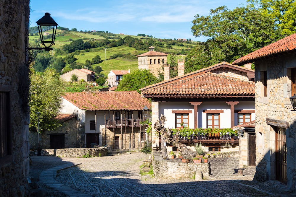 Santillana del Mar in Kantabrien &ndash; &copy; ©rudiernst - stock.adobe.com