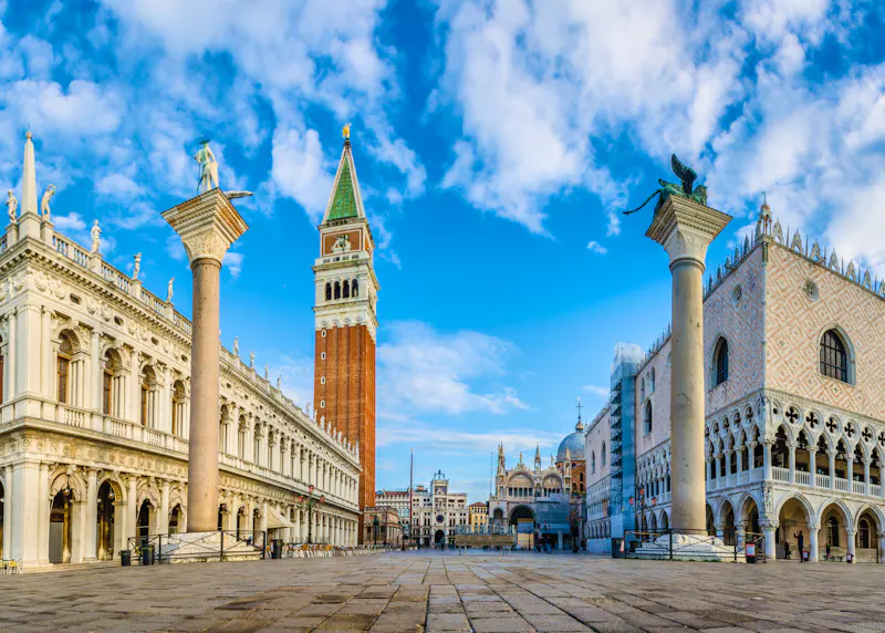 Venedig Markusplatz am Morgen - &copy;riebevonsehl - stock.adobe.com