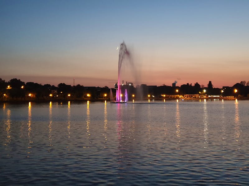 Tulcea - die Rumänen lieben farbenfrohe Wasser- und Lichtspiele - ©Jana Wessendorf