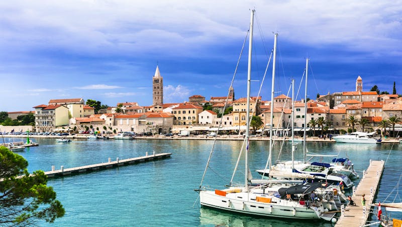 Travel in Croatia - beautiful Island Rab, view of old town and marine. - ©©Freesurf - stock.adobe.com