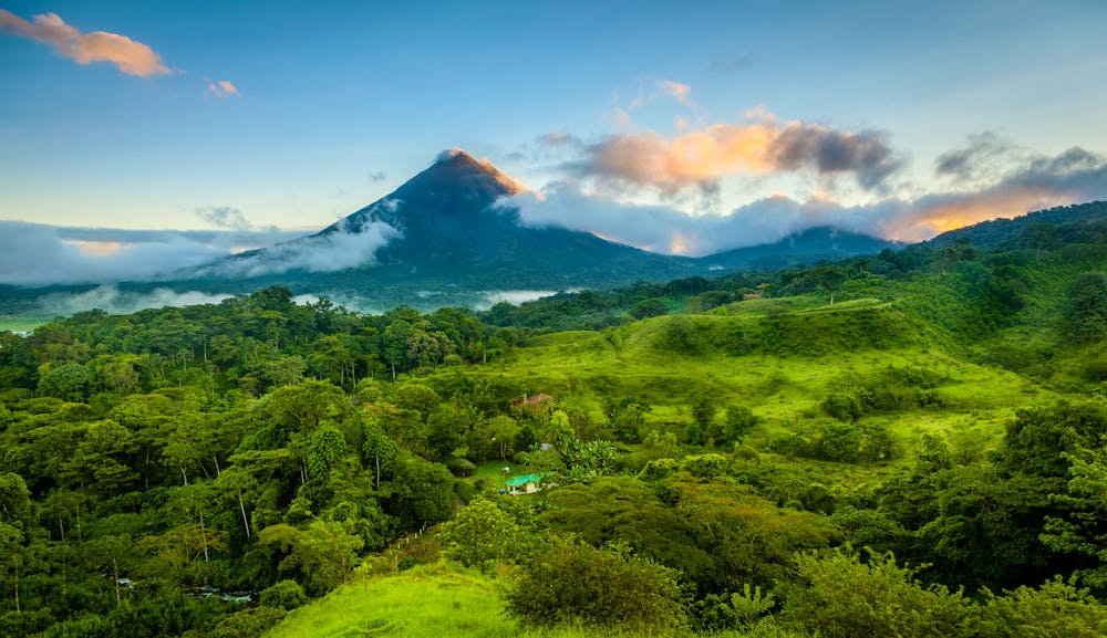 Arenal Vulkan &ndash; &copy; ©Alexey Stiop - stock.adobe.com
