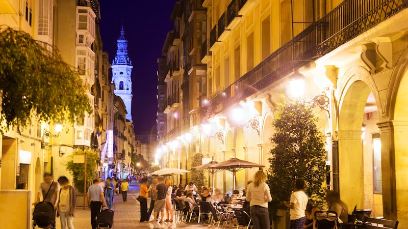 Restaurants in Logrono am Abend - ©©JackF - stock.adobe.com
