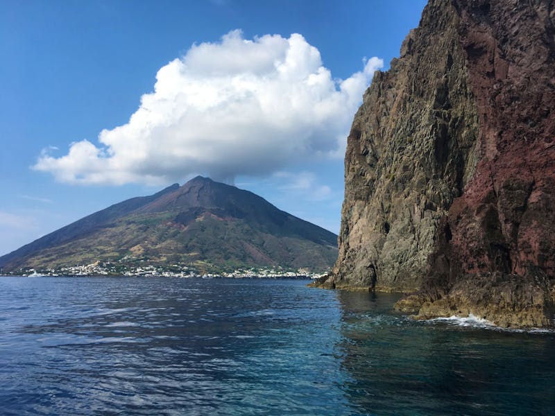 Stromboli - im Vordergrund die kleinere Insel Strombolicchio - ©Hanna Sehm