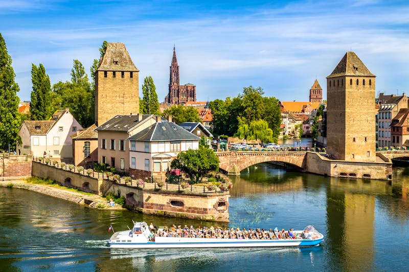 Bootsfahrt in Straßburg  - ©©pure-life-pictures - stock.adobe.com