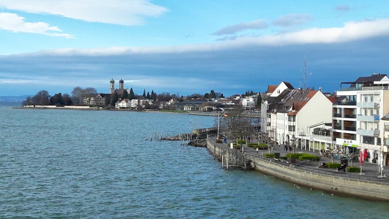 Blick über die Seepromenade Friedrichshafen  - &copy;Uta Hertel