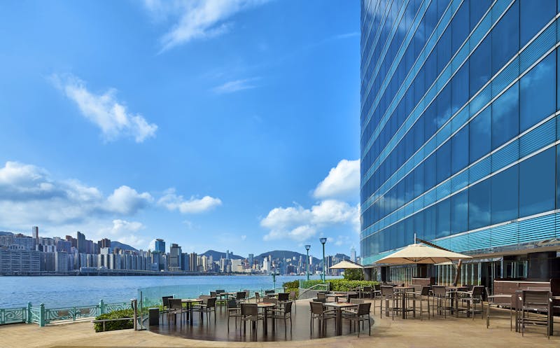 Waterfront Bar & Terrace im Harbour Grand Kowloon - ©Grischa Rüschendorf / rupho.com