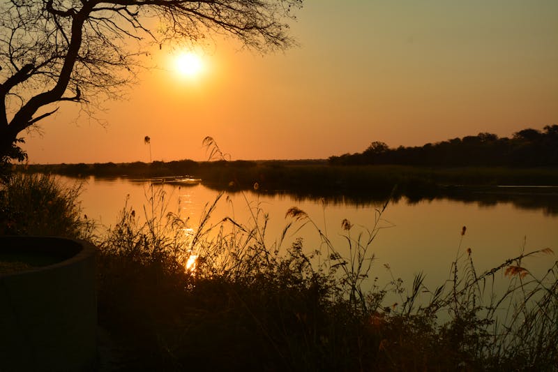 Sonnenuntergang am Okavango - ©Maria Schneider - Eberhardt TRAVEL