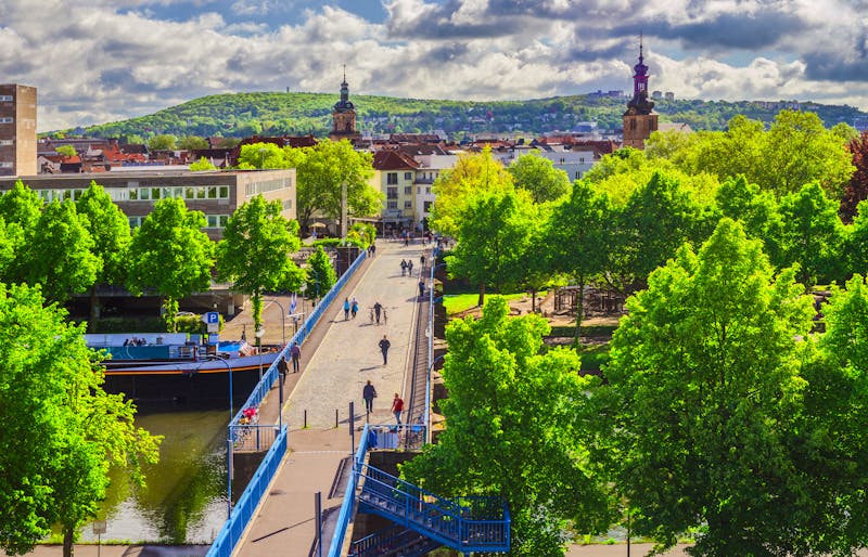 Saarbrücken - Blick über die Alte Brücke und auf die Altstadt mit Basilika Sankt Johann - ©©Fotoschlick - stock.adobe.com