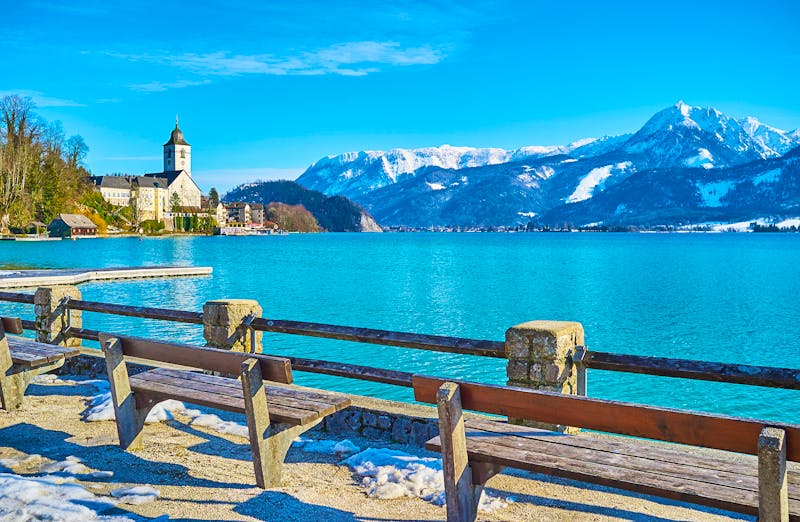 Sankt Wolfgang am Wolfgangsee im Salzkammergut -  Blick auf die Walfahrtskirche im Winter - ©©efesenko - stock.adobe.com