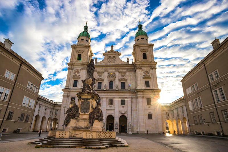 Salzburg - der Domplatz in der Altstadt - ©©Tobias Arhelger - stock.adobe.com