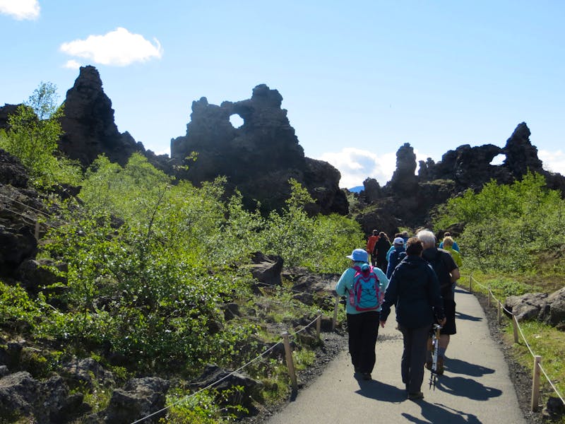 Spaziergang in Dimmuborgir - ©Britt Reuter-Bracklow