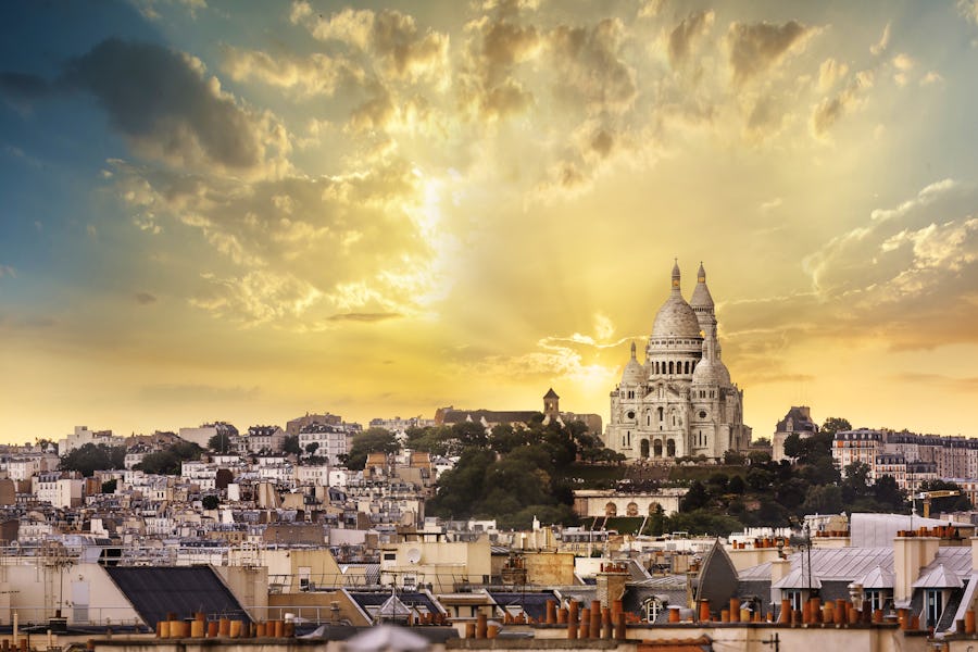 Paris - Blick auf die Basilika Sacre Cœur auf dem Montmartre – © ©PUNTOSTUDIOFOTO Lda - stock.adobe.com