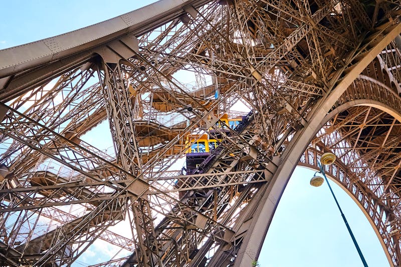 Paris - Schrägaufzug  auf den Eiffel-Turm - ©©mikeosphoto - stock.adobe.com
