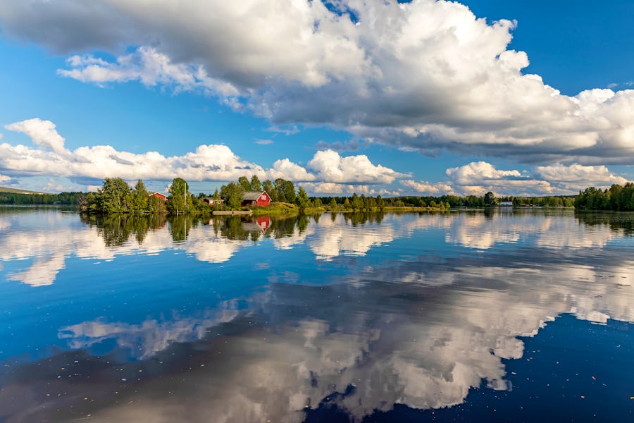 Flusslandschaft bei Rovaniemi in Finnisch-Lappland – © ©korkeakoski - stock.adobe.com