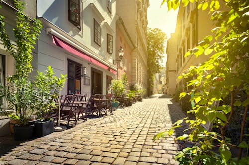 Altstadt in Wien - Gasse im Künstlerviertel Spittelberg &ndash; &copy; ©mRGB - stock.adobe.com