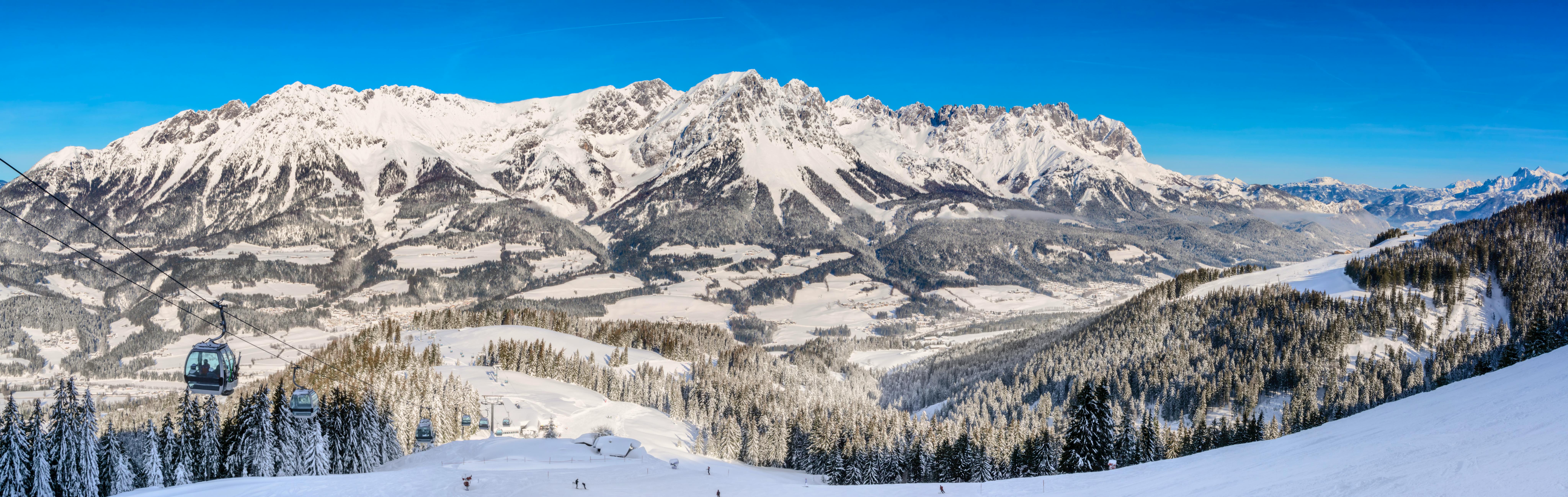 Panorama am Wilder Kaiser im Winter mit Kabinenbahn zur Skiwelt &nbsp;&ndash;&nbsp;&copy;&nbsp;©Gerold H. Waldhart - stock.adobe.com