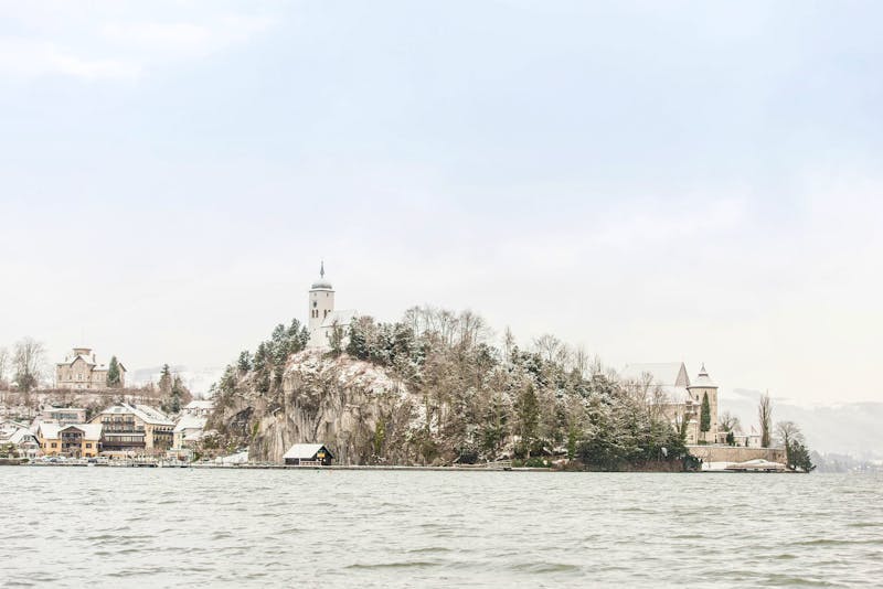 Traunkirchen am Traunsee - Symposion Hotel Post auf der Halbinsel im Winter - ©Christof Wagner - Traunseehotels