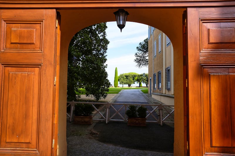 Eingang zum Papstpalast von Castel Gandolfo - ©robypangy - stock.adobe.com