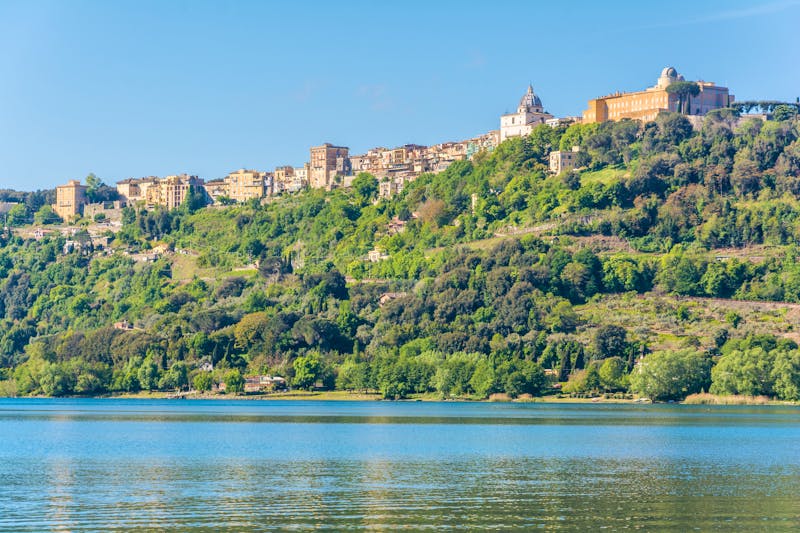 Albaner See mit Castel Gandolfo - ©e55evu - stock.adobe.com