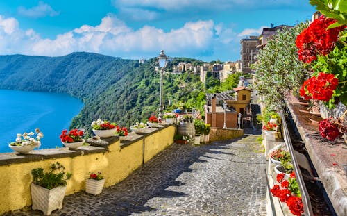 Castel Gandolfo - Terrasse mit Blick zum Albaner See &ndash; &copy; e55evu - stock.adobe.com