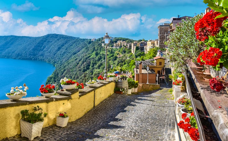 Castel Gandolfo - Terrasse mit Blick zum Albaner See - ©e55evu - stock.adobe.com