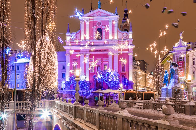 Ljubljana – Preserenplatz im Stadtzentrum weihnachtlich beleuchtet - ©©donaldyan1 - stock.adobe.com