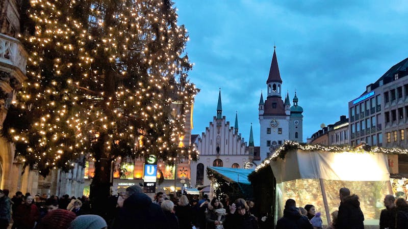 München - Marienplatz mit altem Rathaus - ©Gina Egenolf
