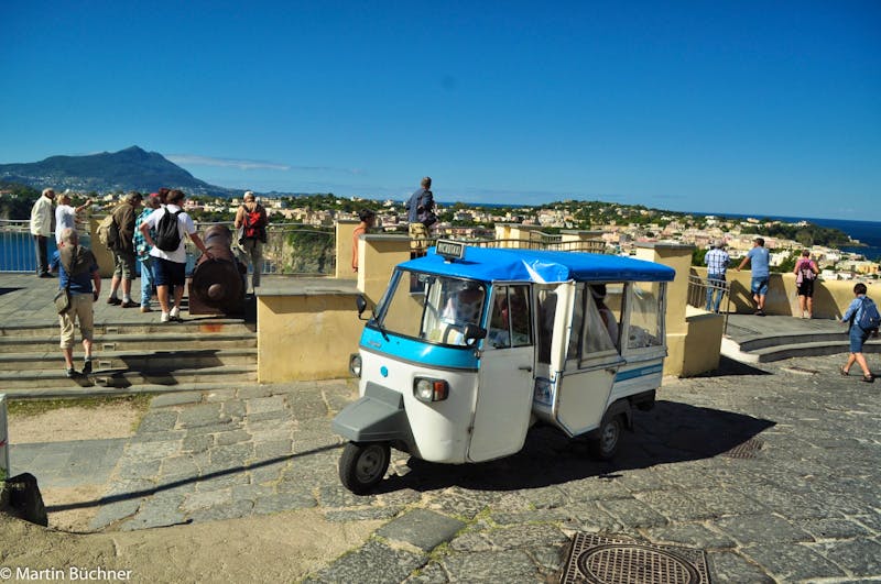 Isola di Procida - Microtaxi Ape - &copy;Martin Büchner