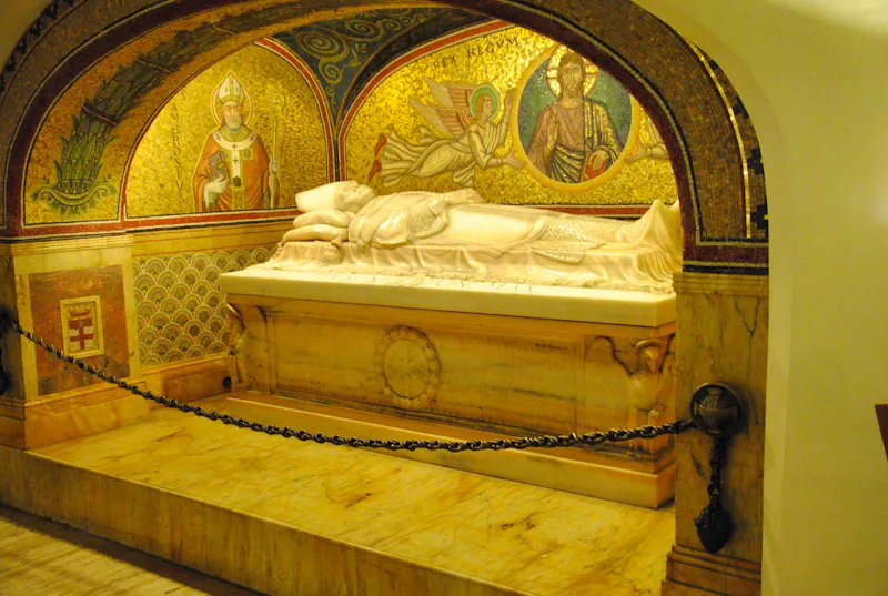 Rom - Papstgrab in Krypta im Petersdom - &copy;Philipp Schmitz