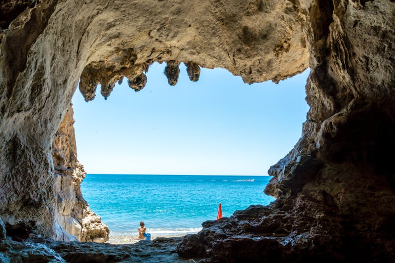 Grotte an der Küste bei Palinuro - ©Sergio Pazzano - stock.adobe.com