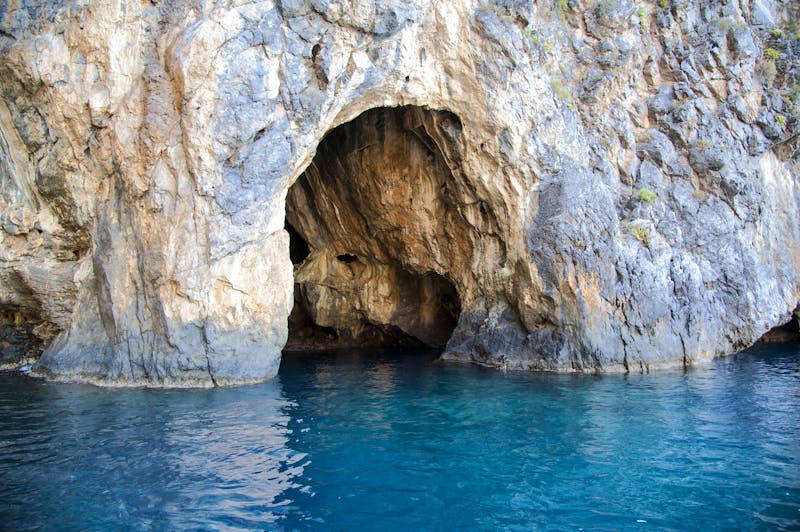 Grotte an der Küste bei Palinuro - ©Tony - stock.adobe.com