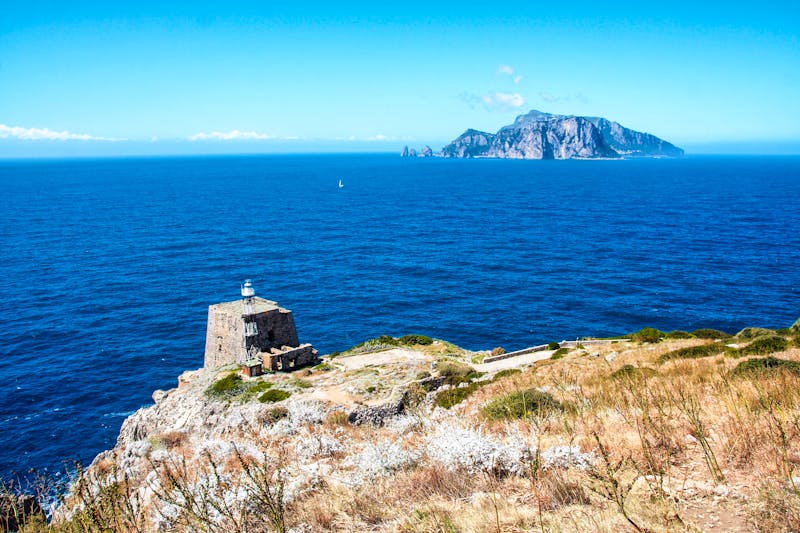 Minerva-Turm an der Punta Campanella - ©laudibi - stock.adobe.com
