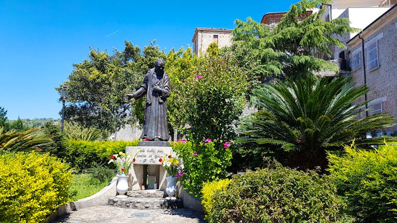 Nicotera - garten des Bischofspalastes - ©Marlies Thrum