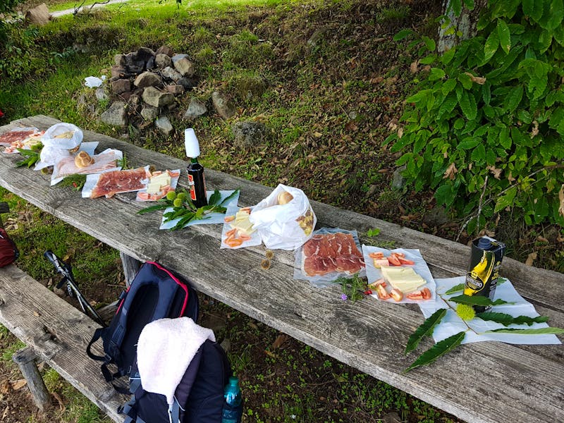 Picknick bei der Wanderung am Monte Stella - ©Eberhardt TRAVEL - Ria Heilmann
