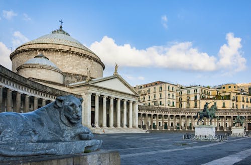 Neapel - Church San Francesco di Paola on Piazza del Plebiscito &ndash; &copy; Enrico Della Pietra - stock.adobe.com