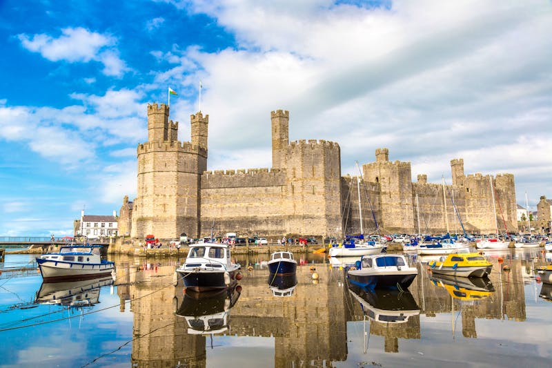 Caernarfon Castle in Wales - ©©Sergii Figurnyi - stock.adobe.com