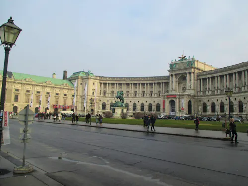 Wiener Hofburg  &ndash; &copy; Christine Paulan