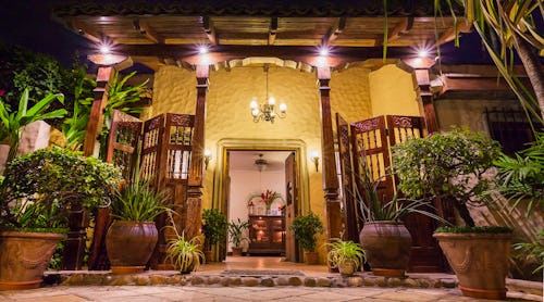Hotel Los Robles Managua - Eingang – © https://www.hotellosrobles.com/