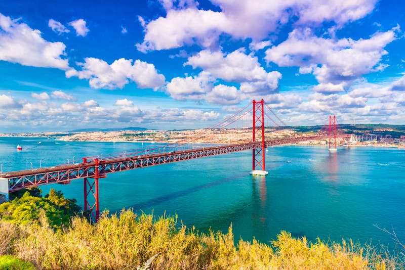 The 25th April Bridge (Ponte 25 de Abril) in Lissabon - ©Travellaggio - stock.adobe.com