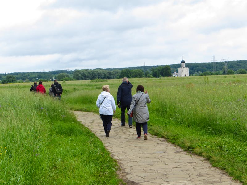 Auf dem Weg zur Pokrow-Kirche am Nerl - ©Jürgen Schmeißer - Eberhardt TRAVEL