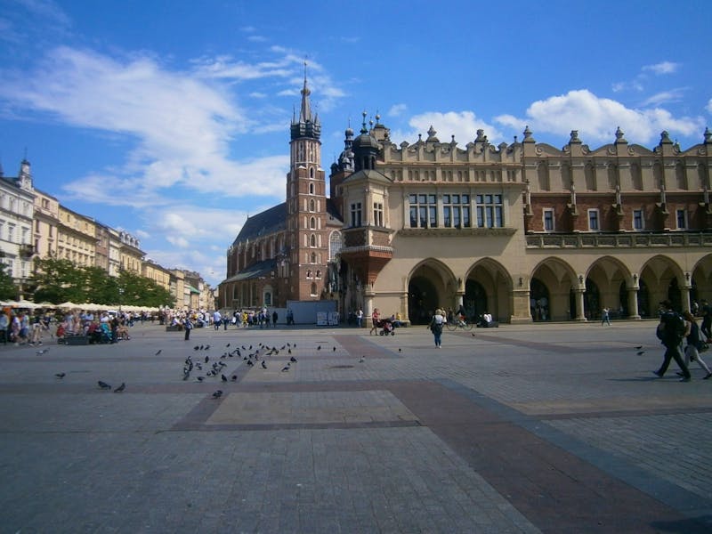 Blick vom Rynek über die Tuchhallen zur Marienkirche in Krakau - ©Karl-Heinz Meinig - Eberhardt TRAVEL