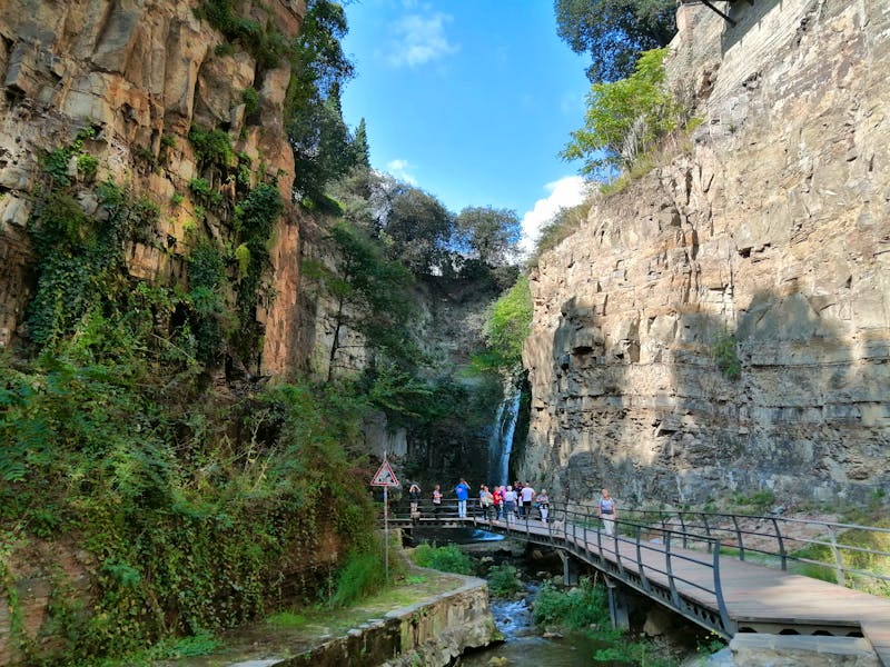 Spaziergang zum Wasserfall im Bäderviertel in Tiflis - ©Andrej Kulikov